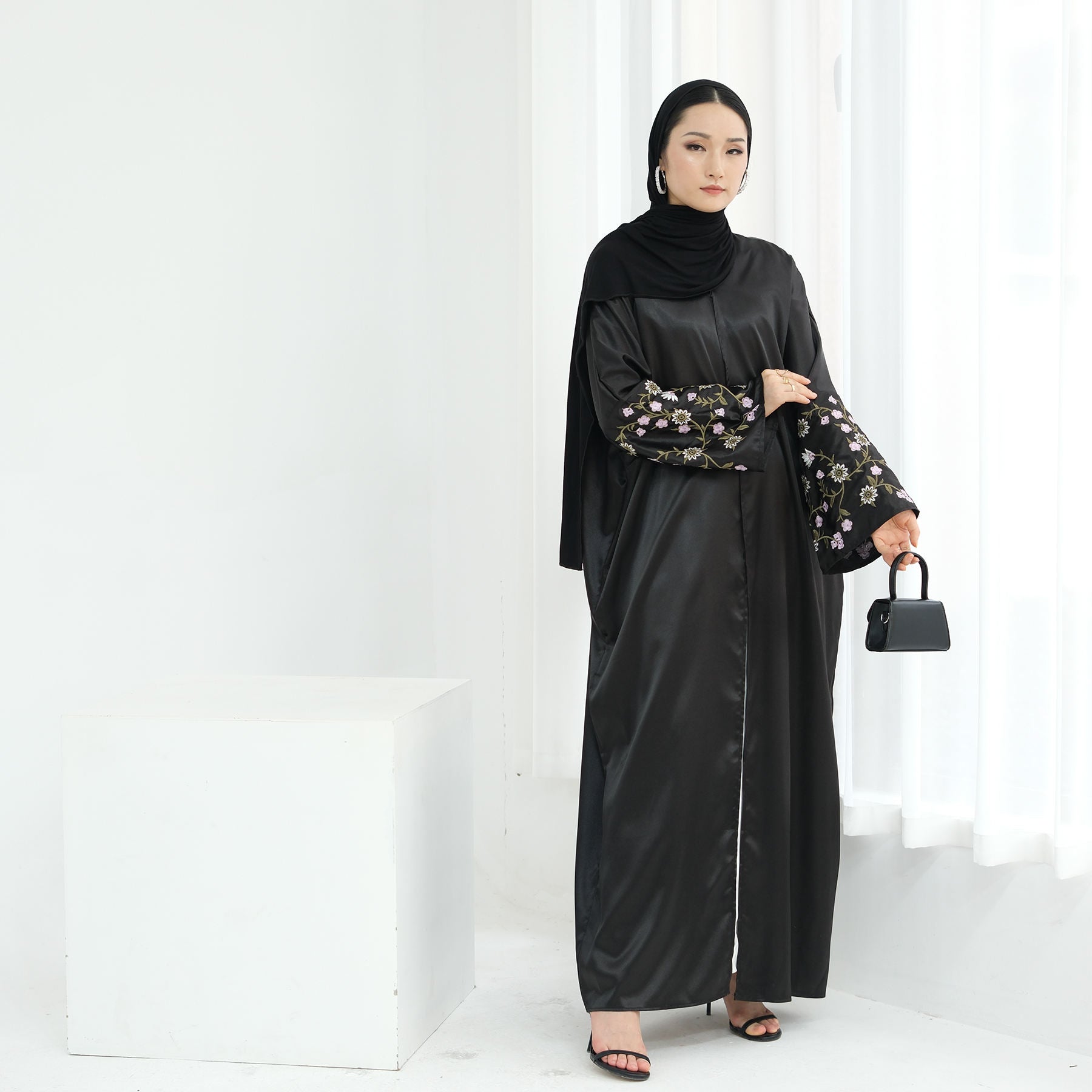 1827#Modest Dresses Black Satin Embroidery Abaya Islamic Clothing Front Open Abaya