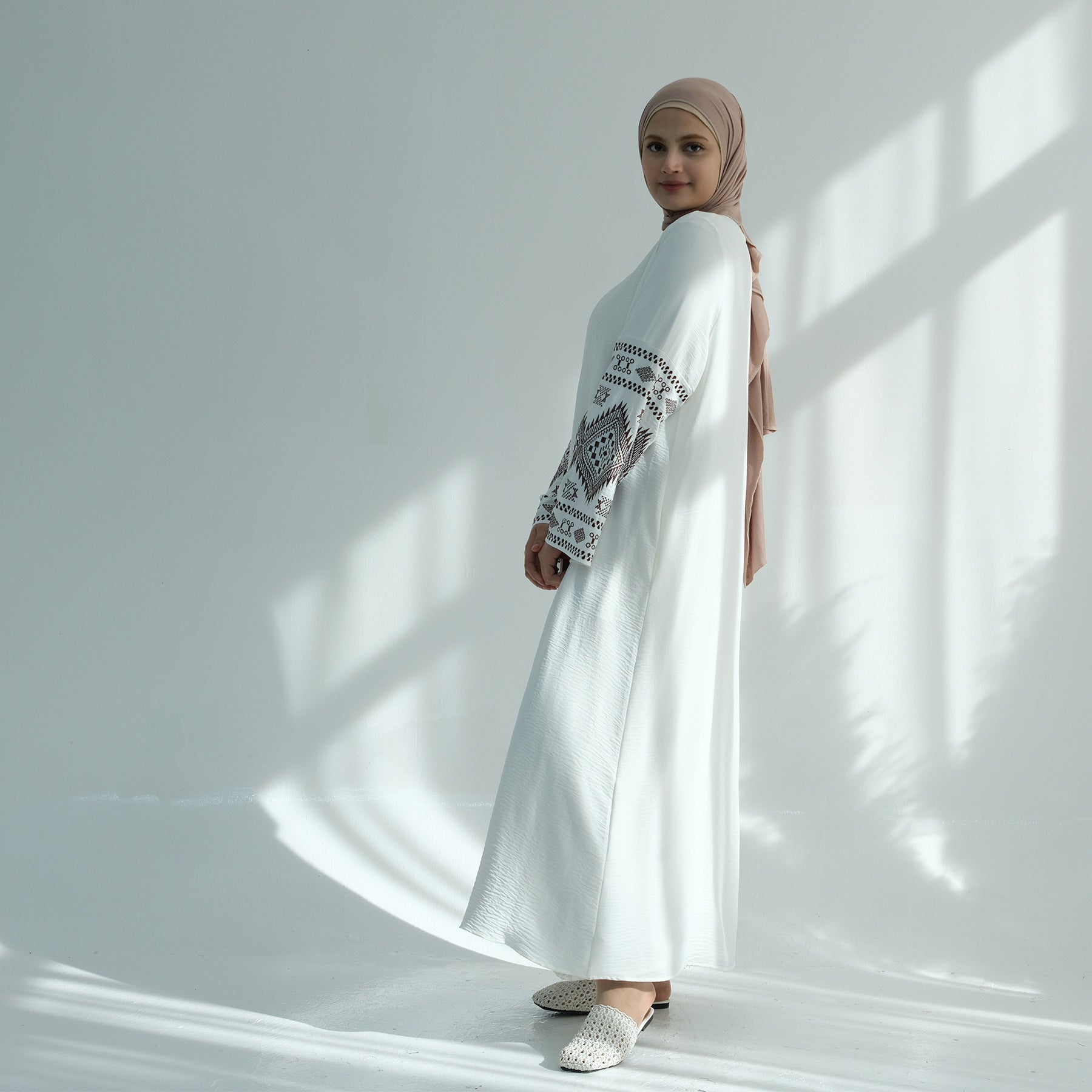 1915#Crepe Latest Abaya Women EID Embroidery Open Abaya Dubai Islamic Turkey Dresses