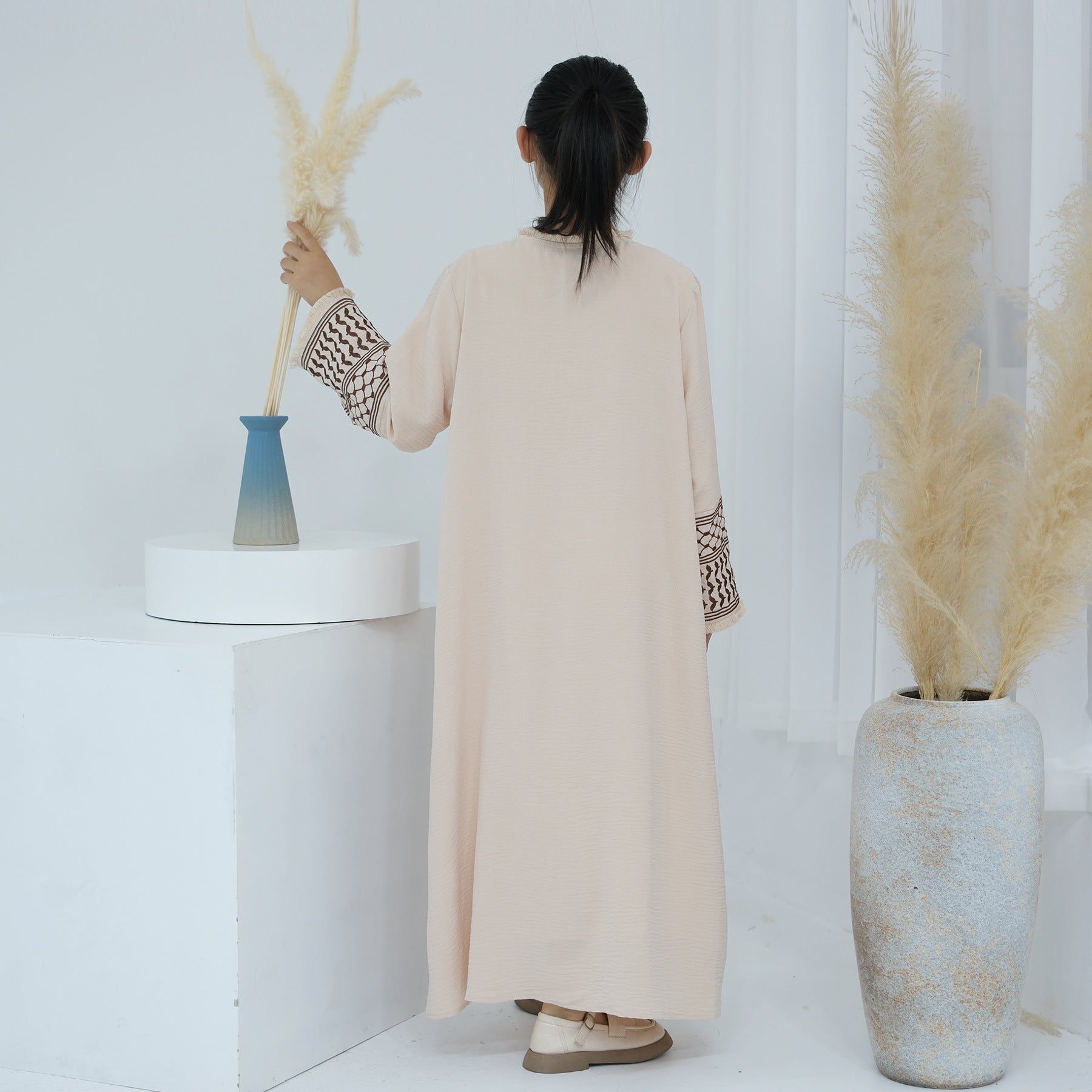1782#Kids Abaya Keffiyeh Inspired Girls Embroidery Sleeves Women Maxi Dress Islamic Kaftan Trend Abaya