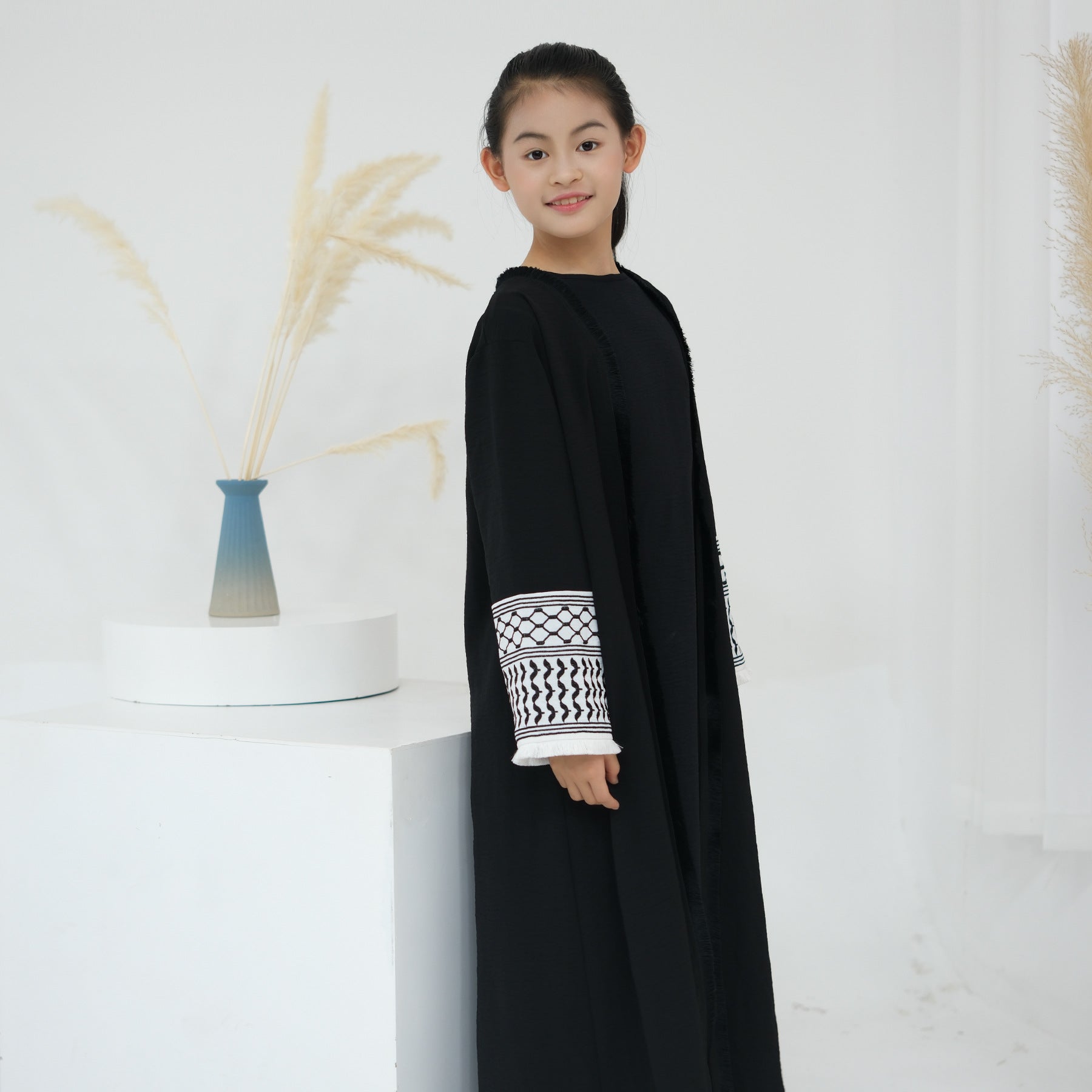 1782#Kids Abaya Keffiyeh Inspired Girls Embroidery Sleeves Women Maxi Dress Islamic Kaftan Trend Abaya